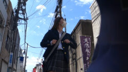 電車内でのパンチラ盗撮動画『撮影バレ！電車パンチラで誘ってくるJK』の見どころを徹底解説